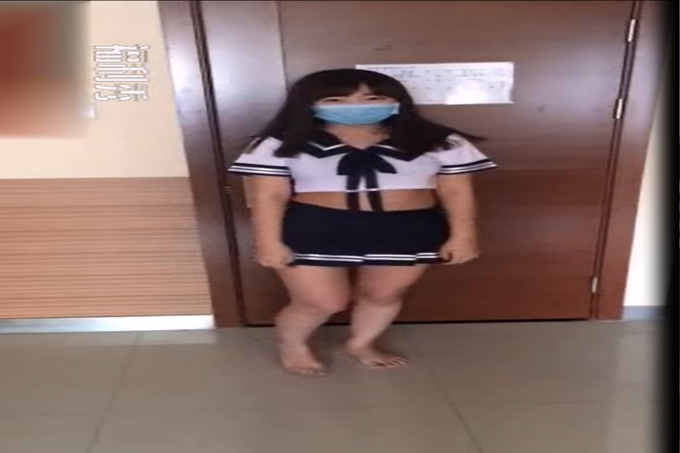 巨乳大学生骚货学生制服淫荡自慰